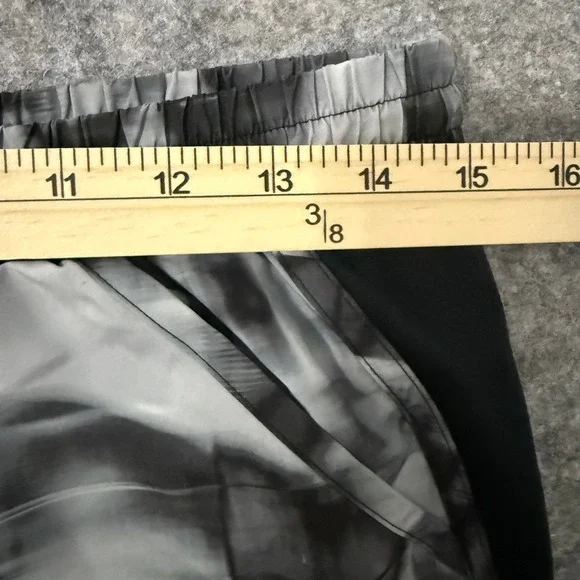 Under Armour Womens HeatGear Running Shorts Medium Black Grey Abstract - Picture 5 of 8